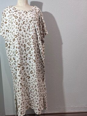 Entro Long white and brown leopard-print dress with a round neckline Sz 2X
